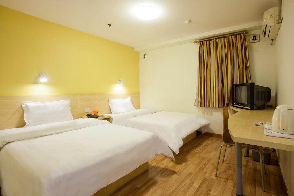 7Days Inn Shanghai Caobao Road Metro Station Стая снимка