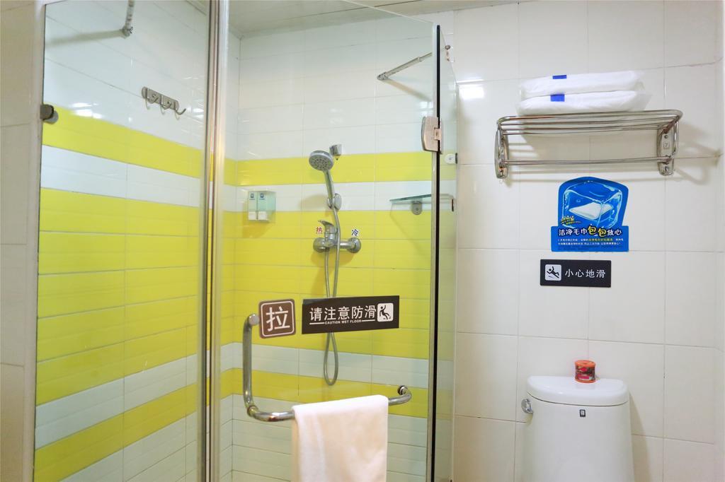 7Days Inn Shanghai Caobao Road Metro Station Стая снимка