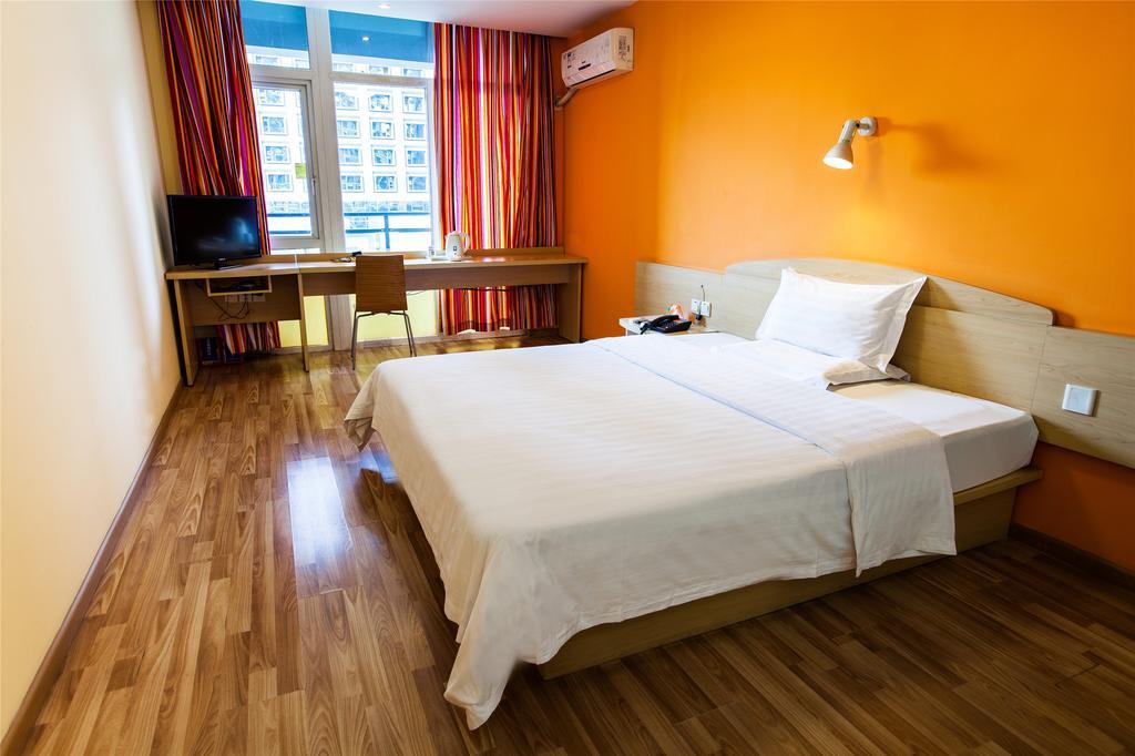 7Days Inn Shanghai Caobao Road Metro Station Стая снимка